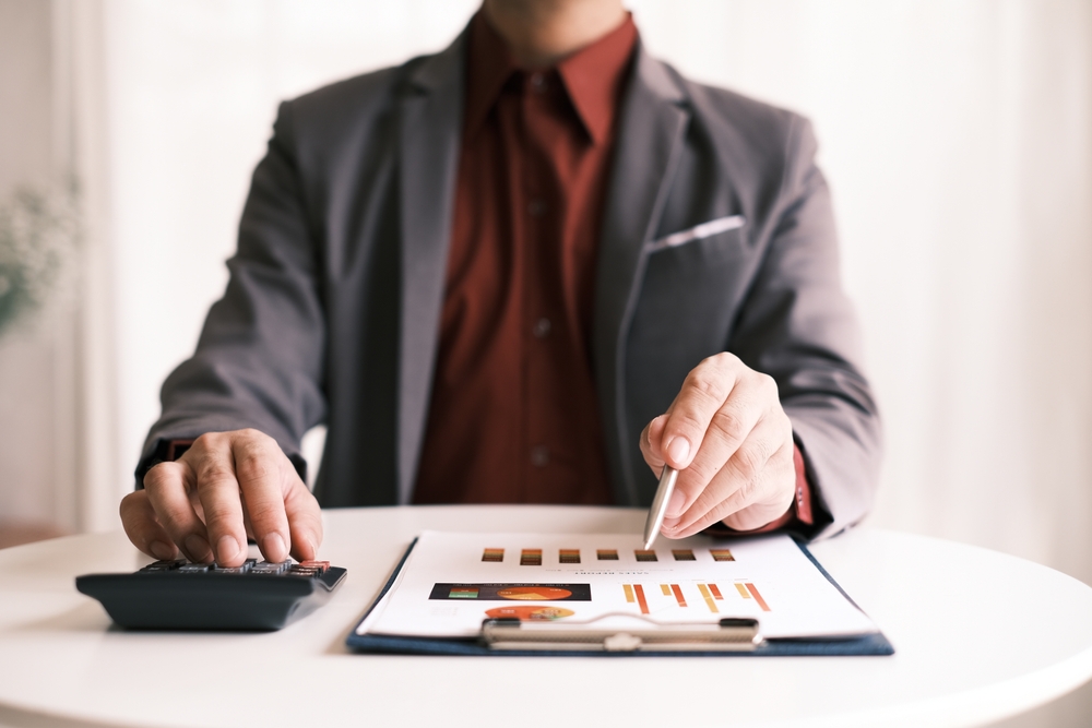 entrepreneur qui fait un bilan comptable